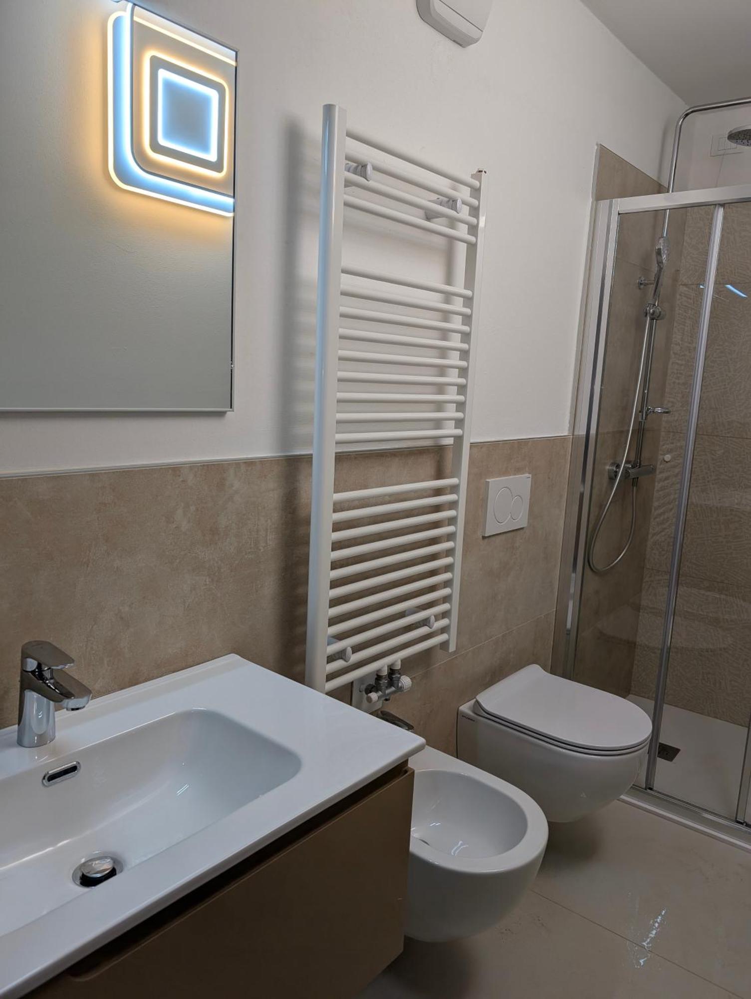פדבנה Spazioso E Completo Appartamento Con 3 Camere, Doppi Servizi, Fino A 8 Posti Letto מראה חיצוני תמונה